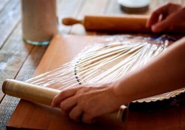 In the application of PLA in packaging, PLA cling film is better than PE cling film